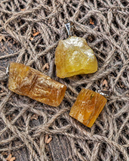 Gelber Fluorit Rohstein-Anhänger