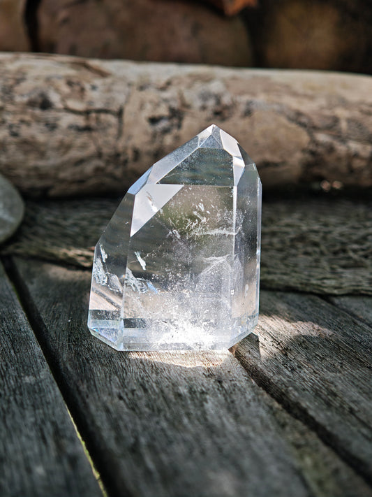 Klare Bergkristallspitze mit Einschlüssen