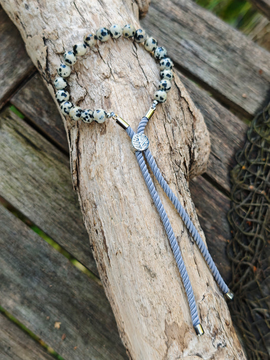 925 versilbertes Edelstein-Schnurarmband mit Dalmatiner-Jaspis – verstellbar