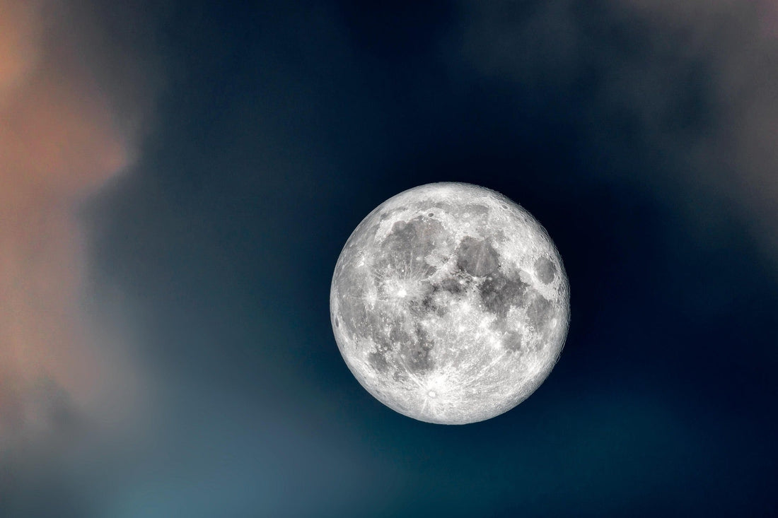 Vollmond Rituale: Bedeutung der Vollmond-Energie und 5 kraftvolle Rituale zum Loslassen