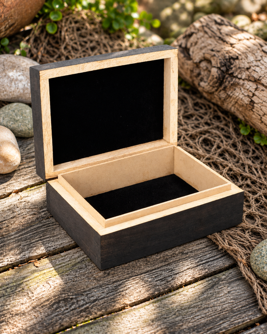 Tarotbox „Die Zauberin“ aus schwarzem Mangoholz