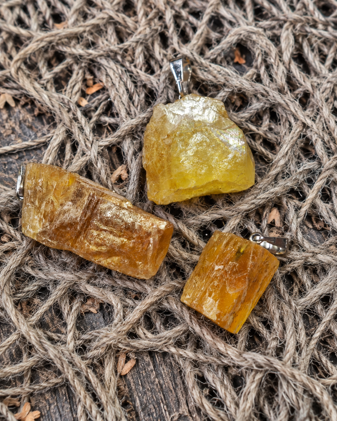 Gelber Fluorit Rohstein-Anhänger