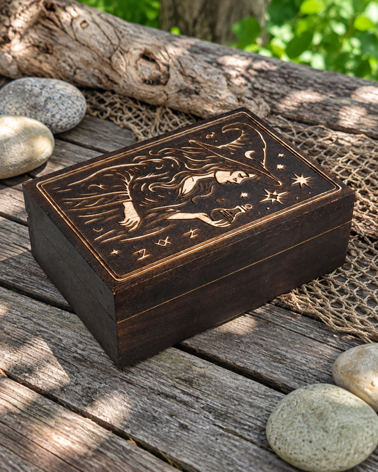 Tarotbox „Die Zauberin“ aus schwarzem Mangoholz