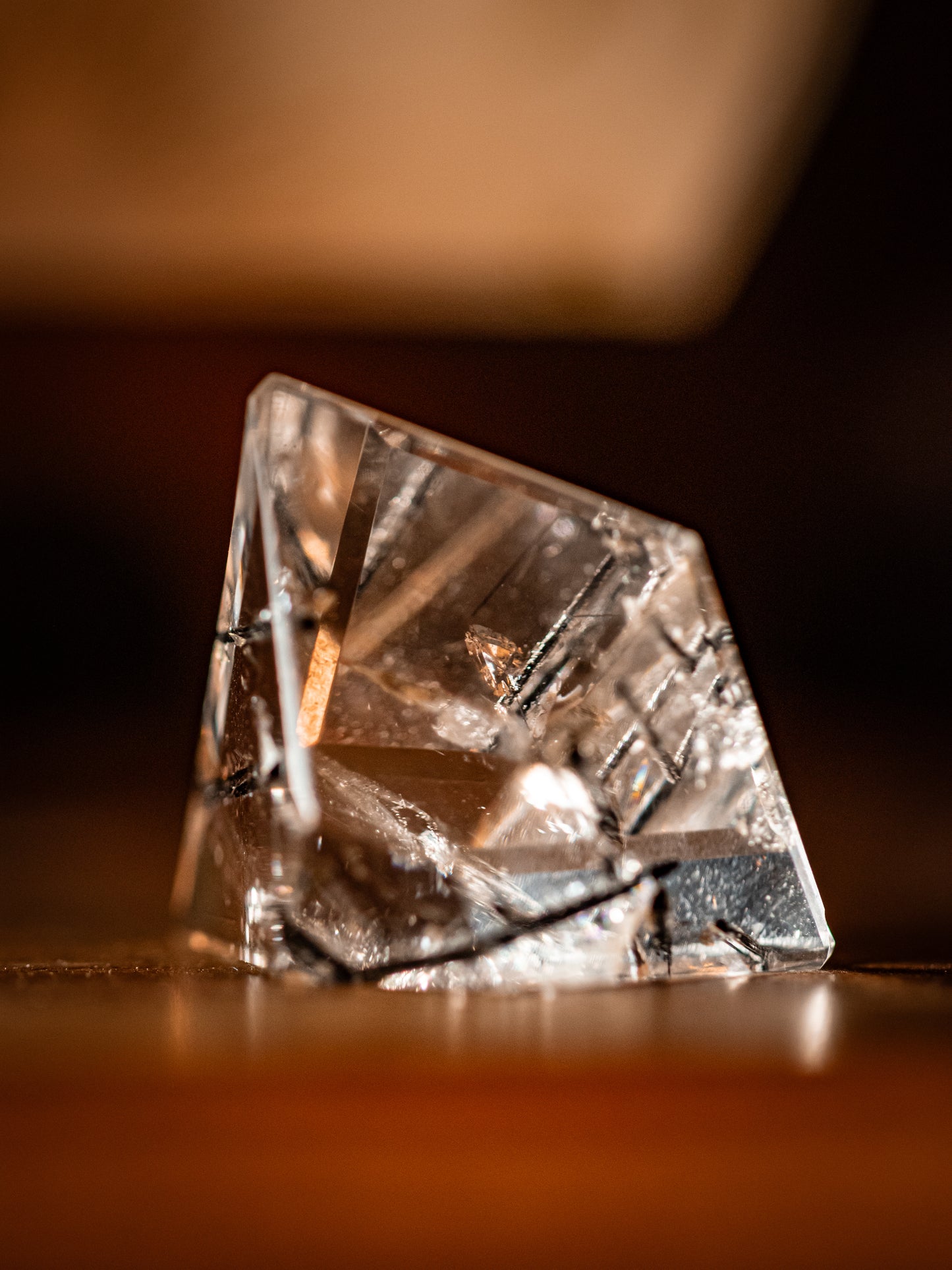 Turmalin in Bergkristall,  facettierter Pyramiden-Schliff