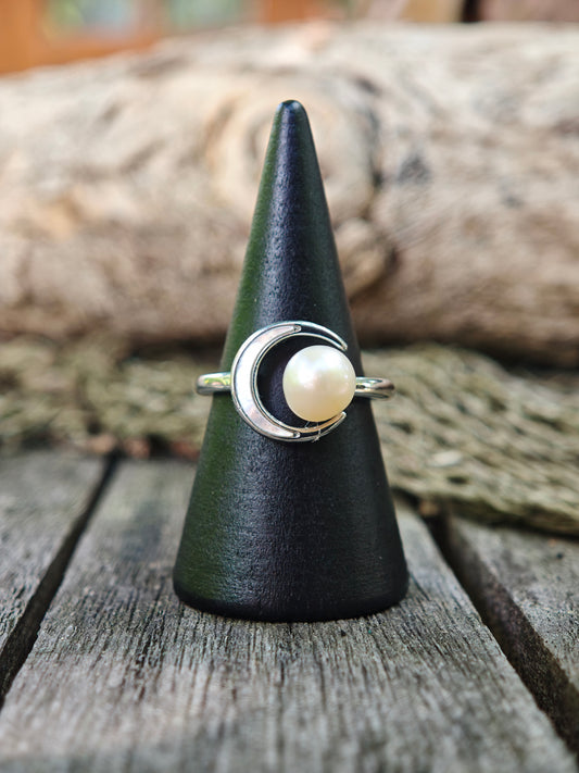 Ring mit Perle und Mond