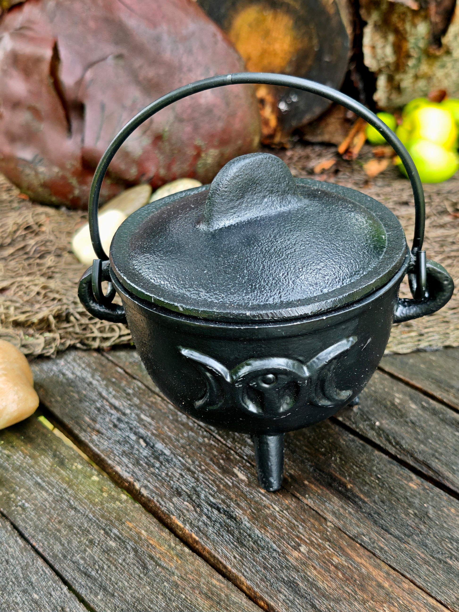 Hexenkessel aus Gusseisen
