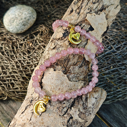 Erdbeerquarz Armband mit Herz- & Mond-Anhänger