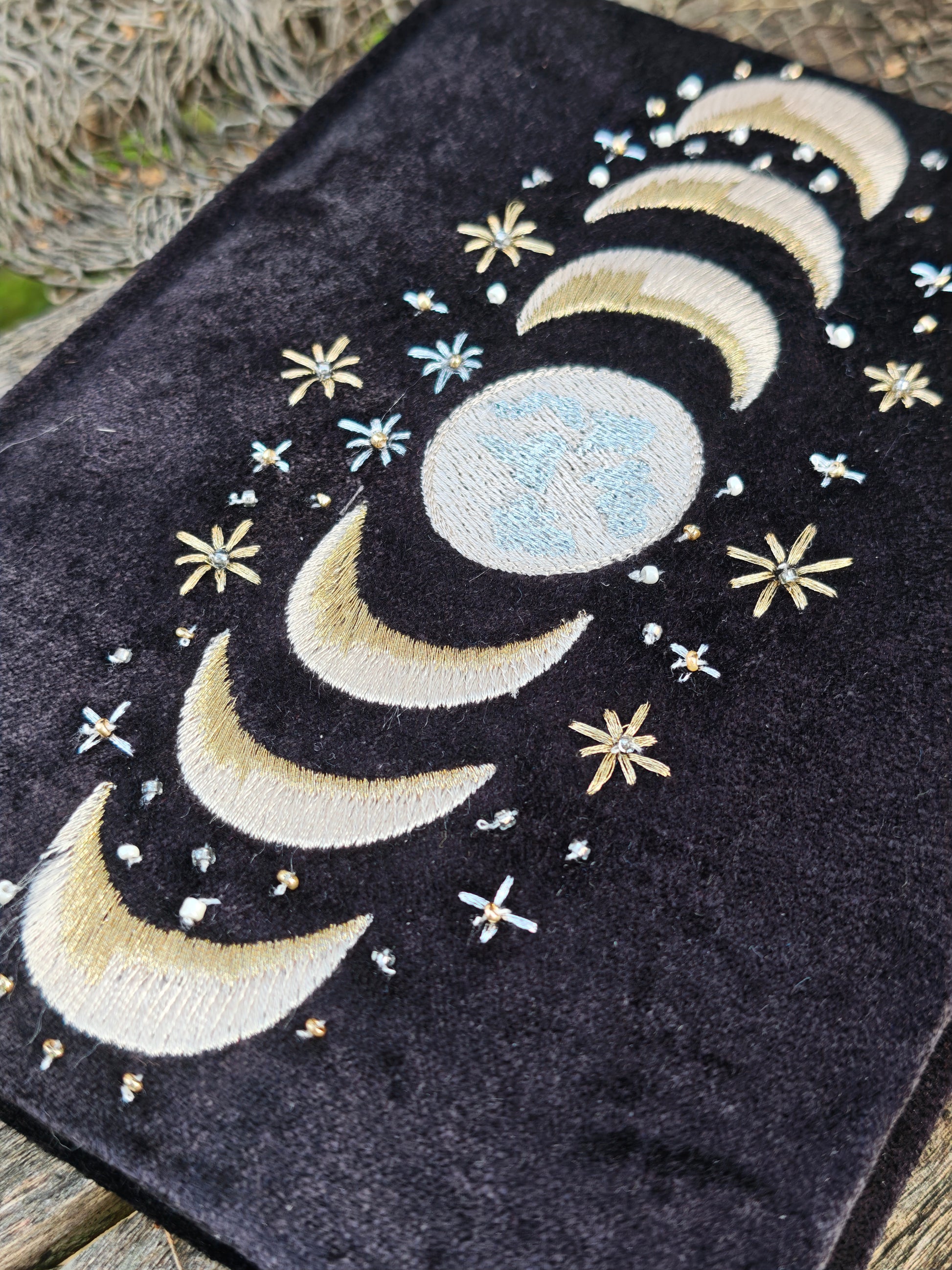 Notizbuch „Mondphasen“ aus schwarzem Samt