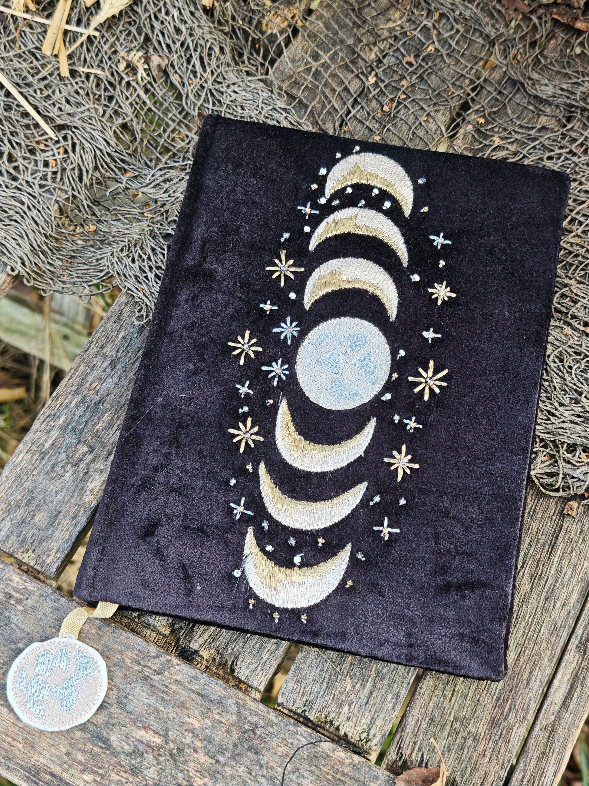 Notizbuch „Mondphasen“ aus schwarzem Samt