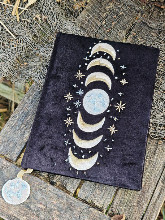 Notizbuch „Mondphasen“ aus schwarzem Samt