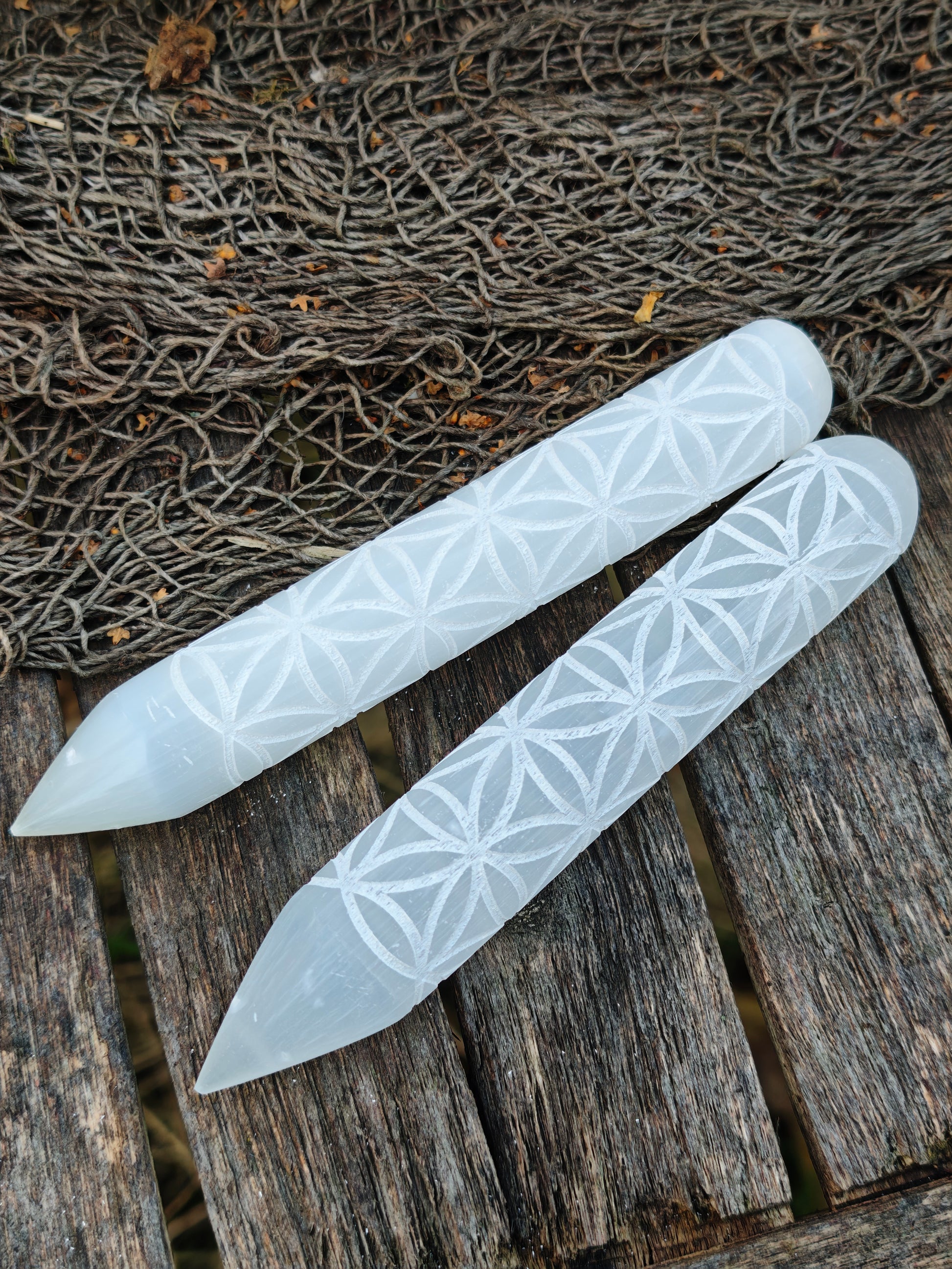 Selenit-Massagestab mit Blume des Lebens