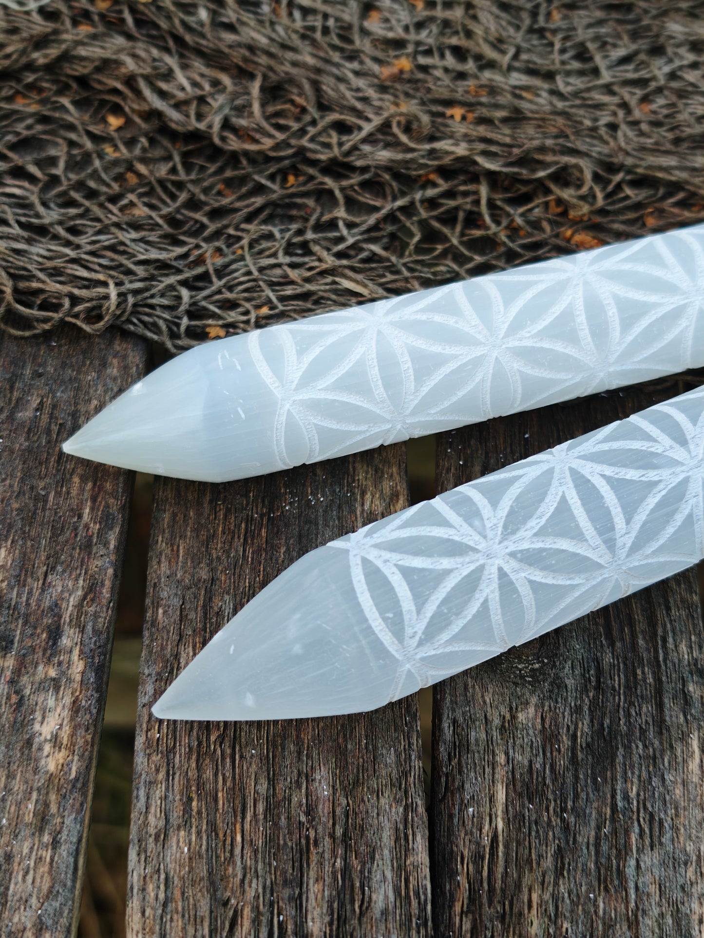 Selenit-Massagestab mit Blume des Lebens