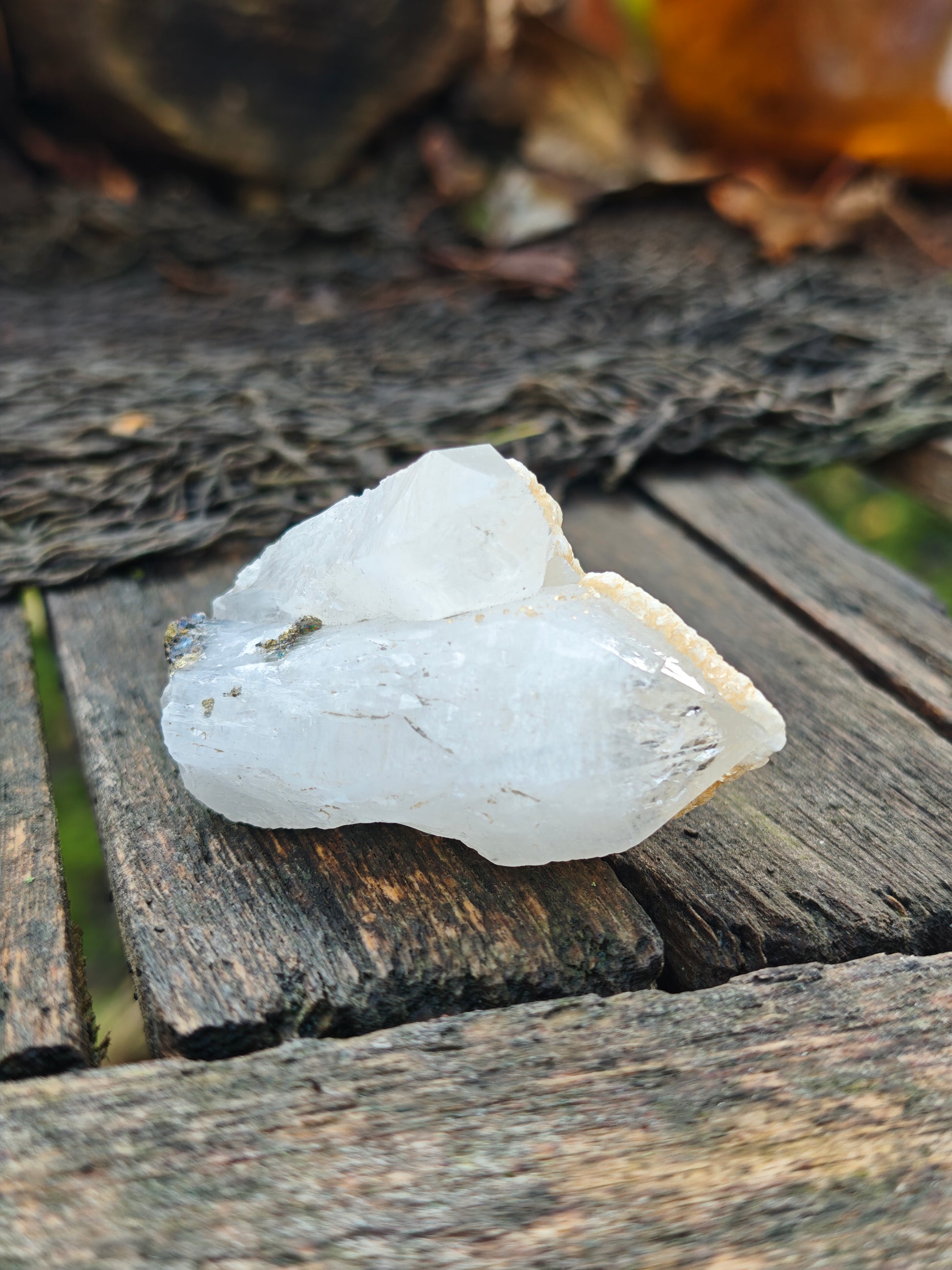 Bergkristallspitze mit Pyrit & Calcit