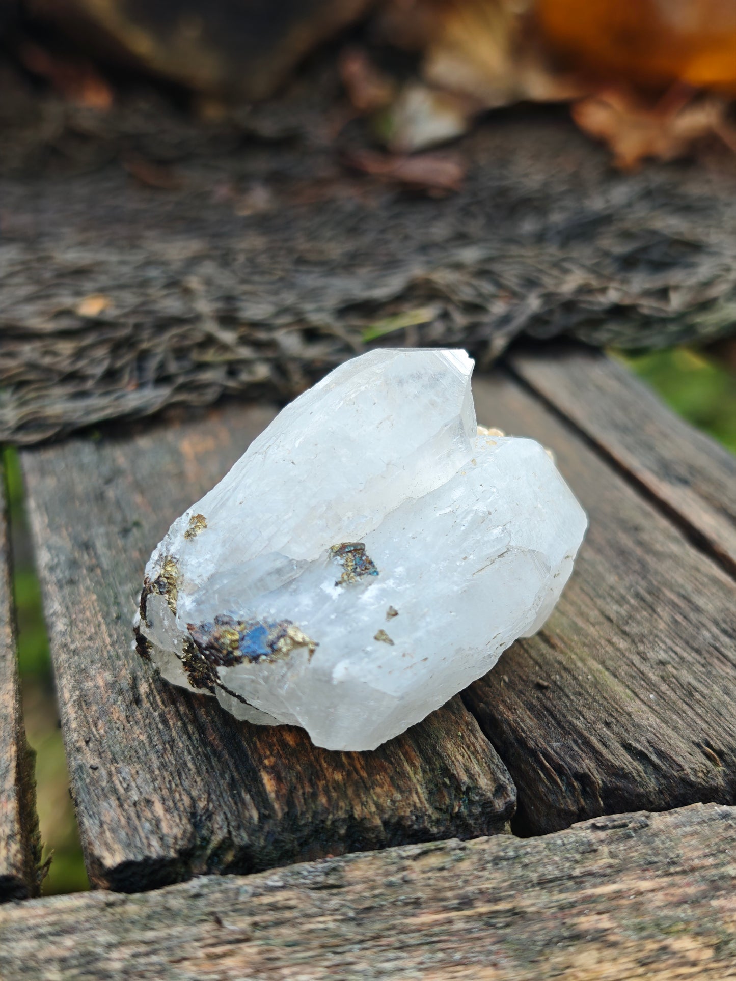 Bergkristallspitze mit Pyrit & Calcit
