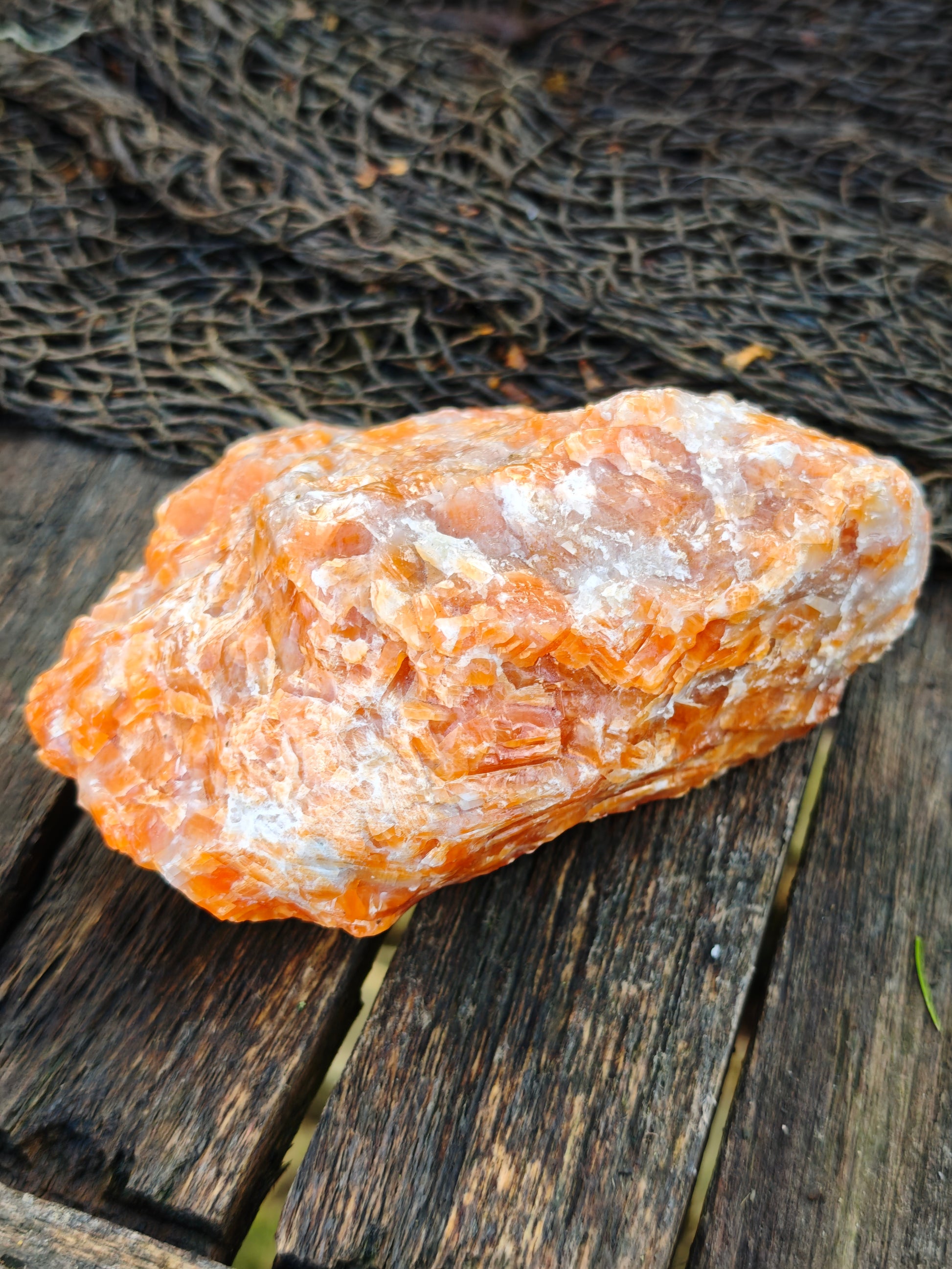 Orangencalcit Rohstein poliert