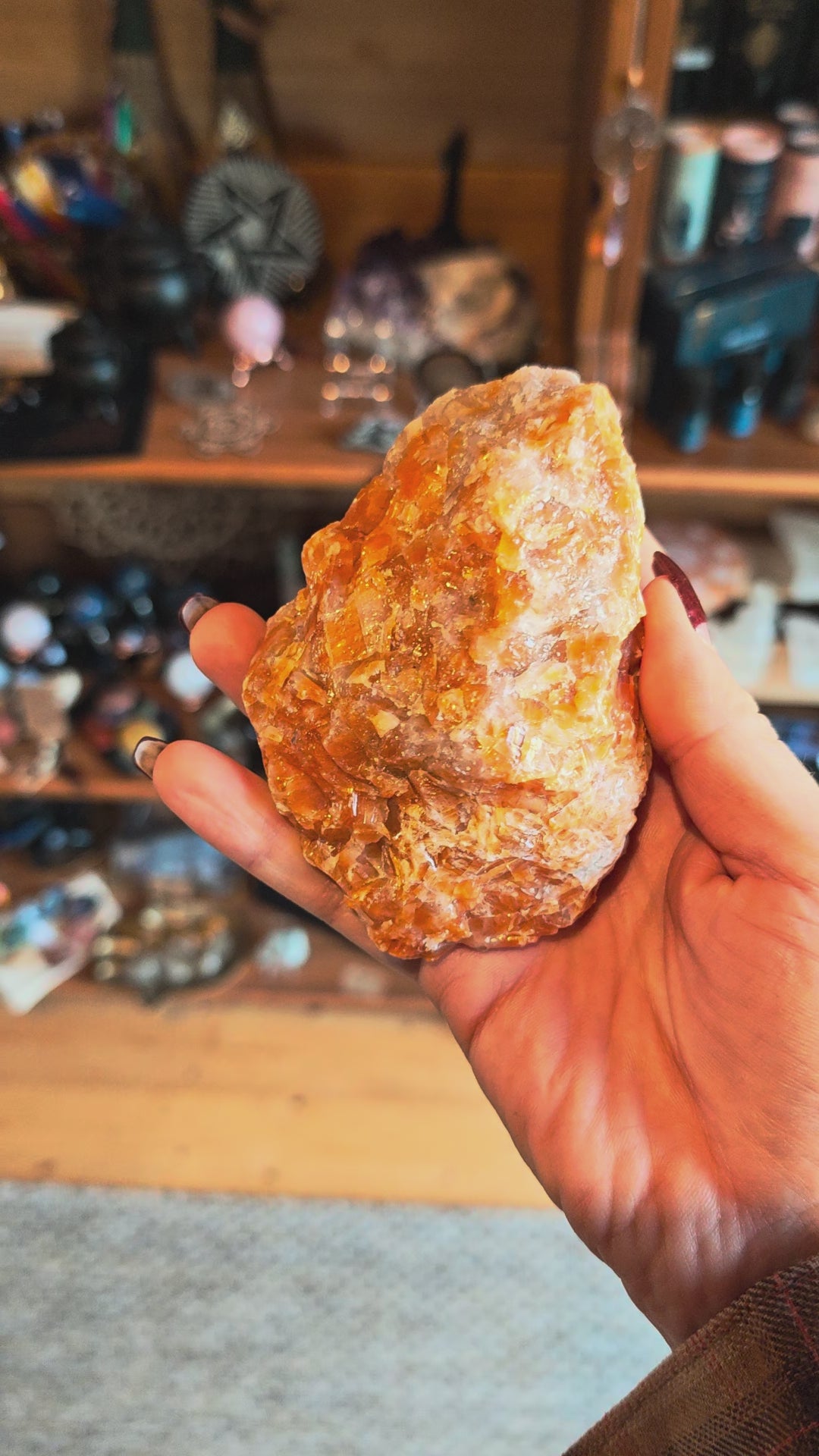 Orangencalcit Rohstein poliert