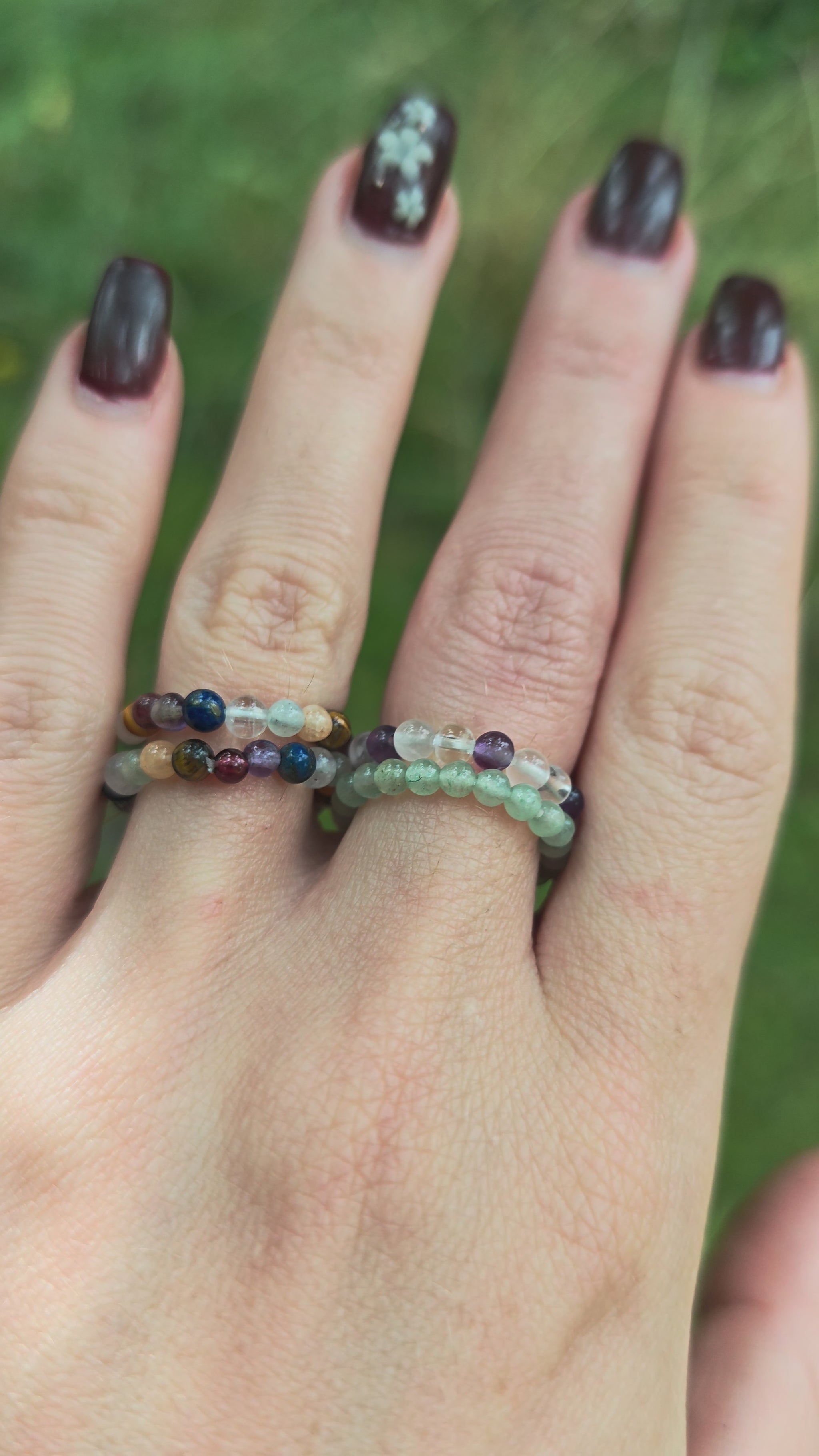 Elastischer Chakra-Ring mit 7 Edelsteinen